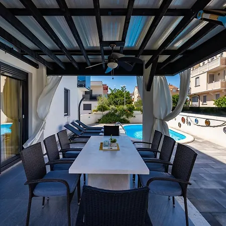 Vila Essenza Rossa In Only 650 Meters From The *