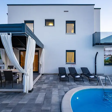 Essenza Rossa In Only 650 Meters From The Вилла *