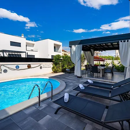 Essenza Rossa In Only 650 Meters From The Вилла *