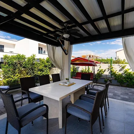 Essenza Rossa In Only 650 Meters From The Vila Vodice
