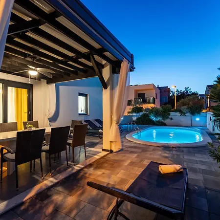 Βίλα Essenza Rossa In Only 650 Meters From The