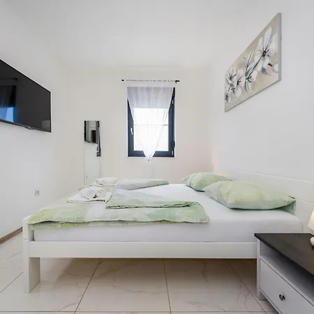 Essenza Rossa In Only 650 Meters From The Βίλα