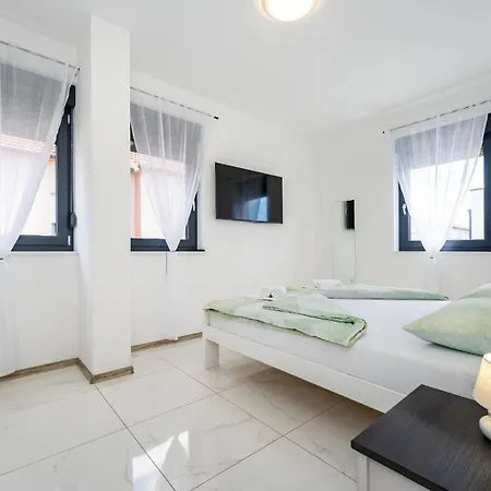 Essenza Rossa In Only 650 Meters From The Βίλα *