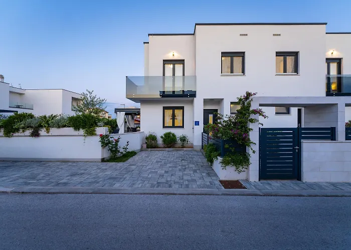 Villa Essenza Rossa In Only 650 Meters From The