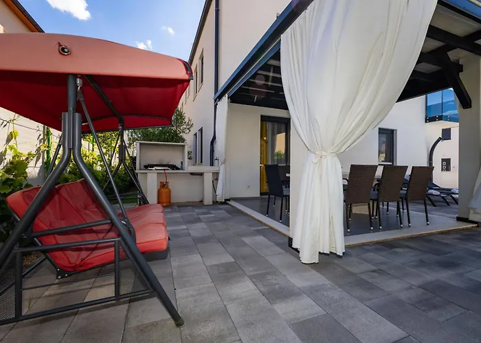 Essenza Rossa In Only 650 Meters From The Villa Vodice