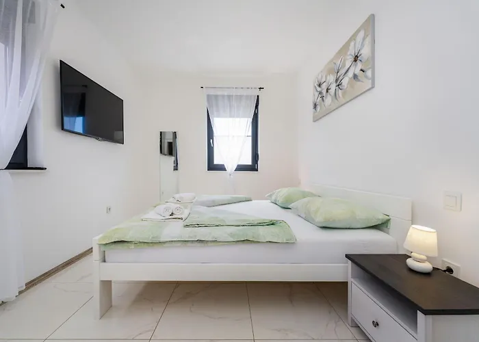 Essenza Rossa In Only 650 Meters From The Villa