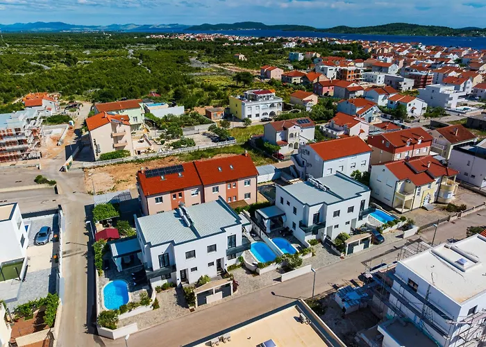 Essenza Rossa In Only 650 Meters From The Vodice