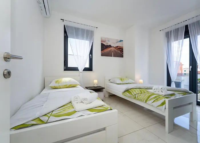 Essenza Rossa In Only 650 Meters From The Villa