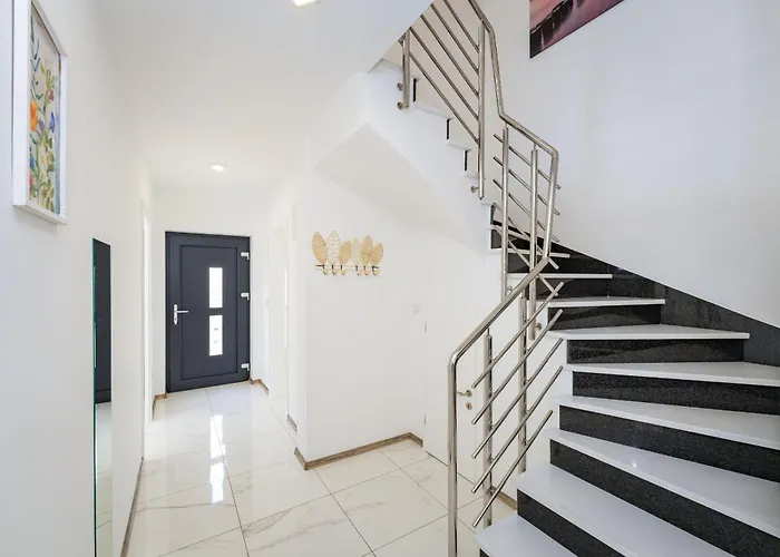 Essenza Rossa In Only 650 Meters From The Villa Vodice