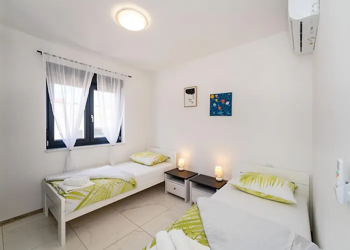 Essenza Rossa In Only 650 Meters From The Villa