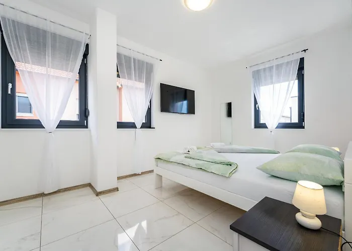 Essenza Rossa In Only 650 Meters From The Villa *