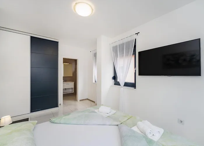 Villa Essenza Rossa In Only 650 Meters From The *